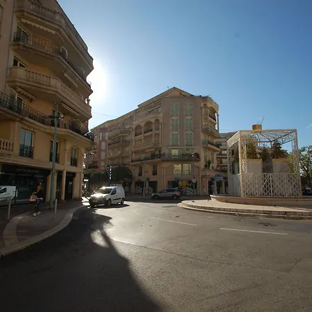 Spacieux 3p En Centre-ville Avec Terrasse Vue à - Fr-1-196-379 Menton